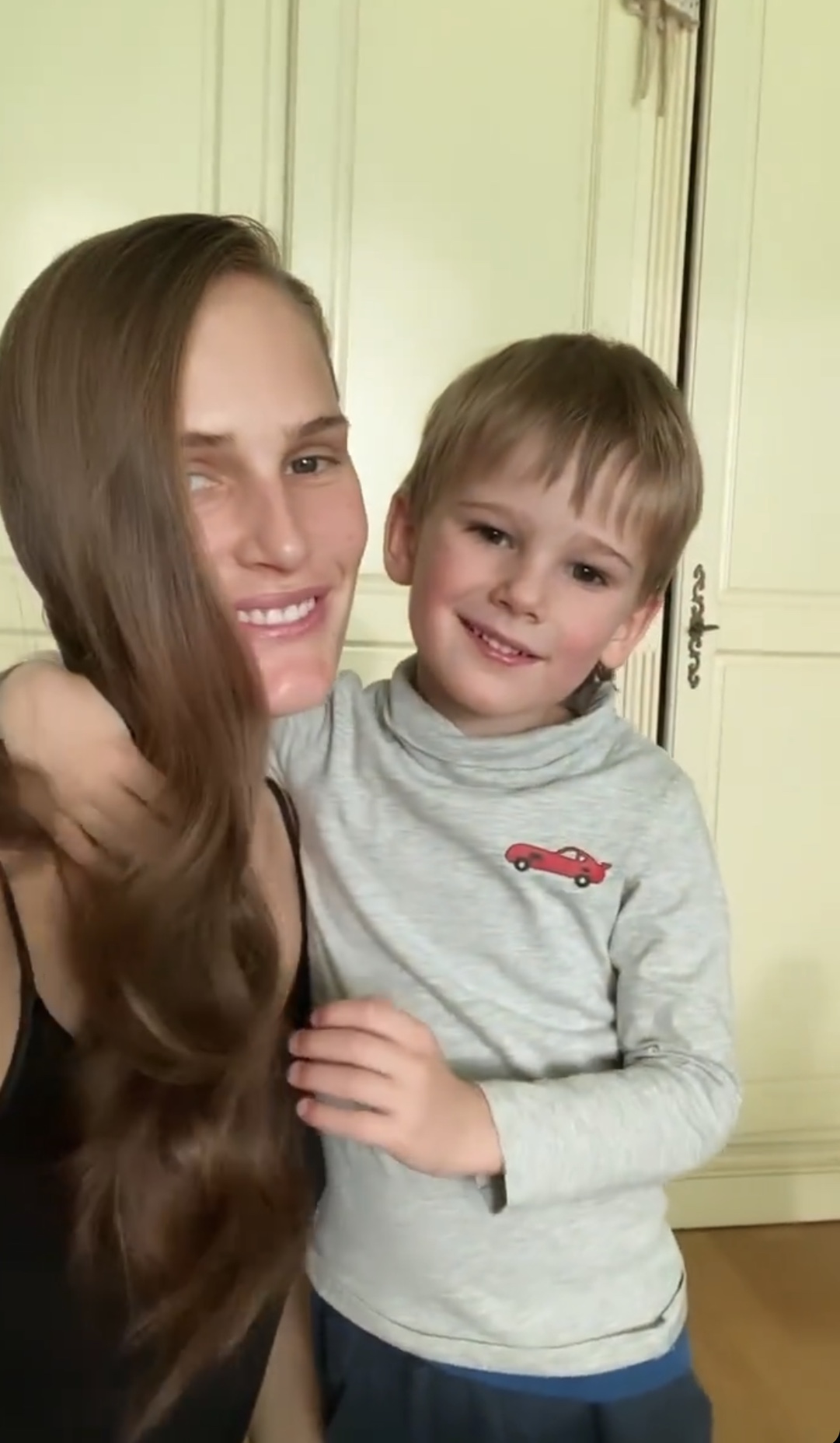 Українська модель Алла Костромічова відверто зізналася, що планує народити ще дитину